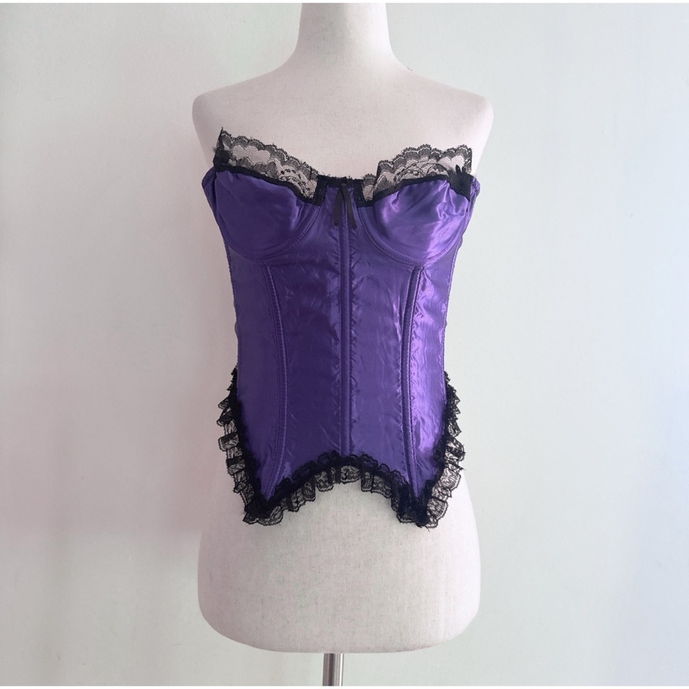 EUC Vintage 90’s Frederick's of Hollywood Corset Lace Purple and Black Lace Bra‌